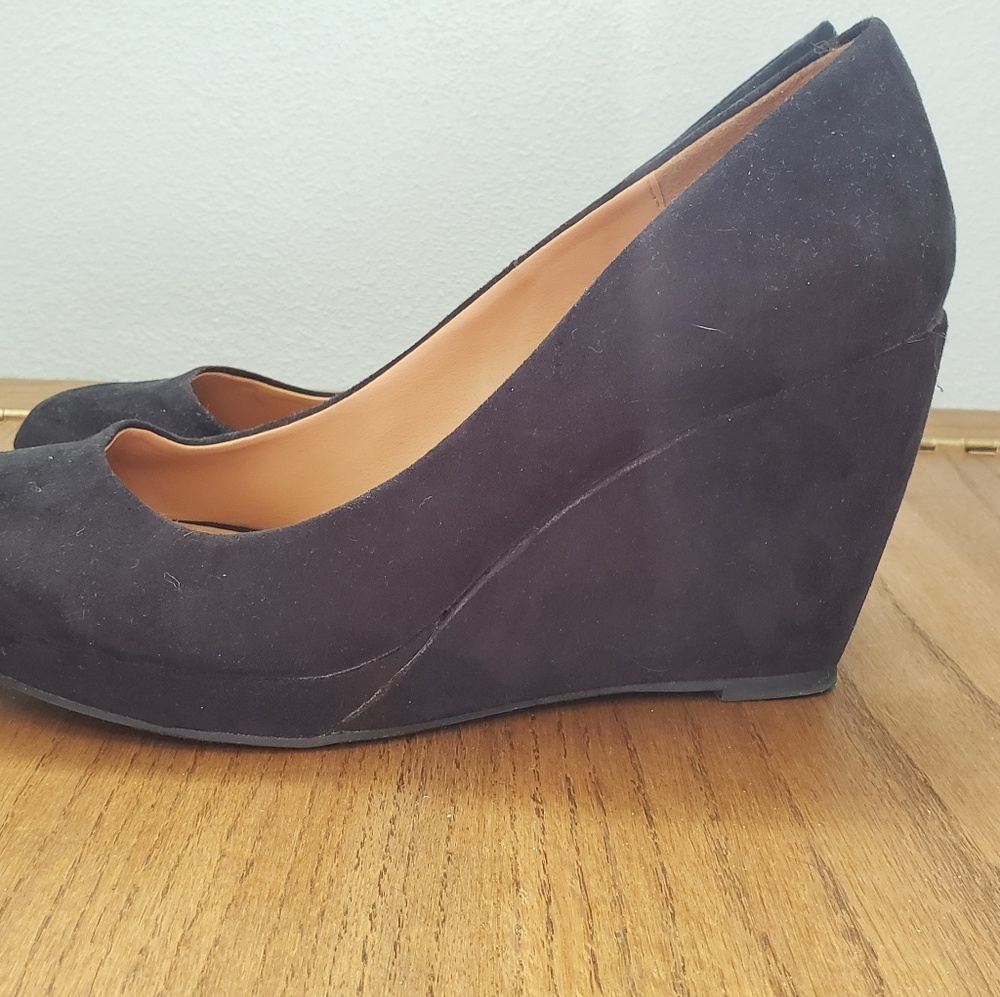 Black wedged heels